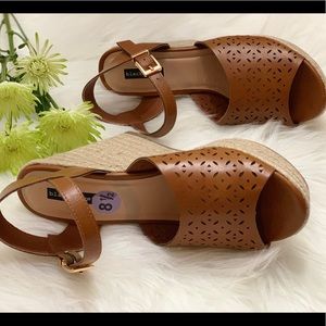 New Without Tag Black Rivet Wedge Sandal